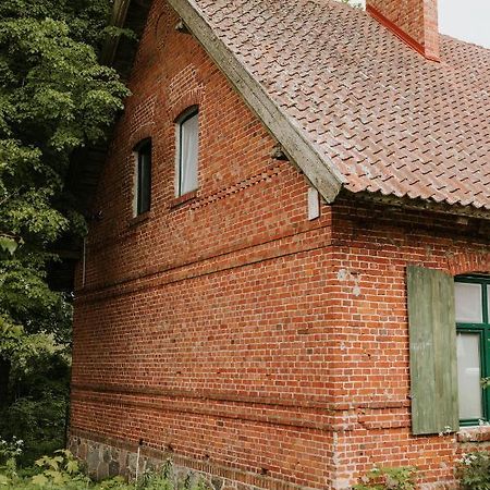 Stara Szkola Nad Jeziorem Czarne  Exteriör bild